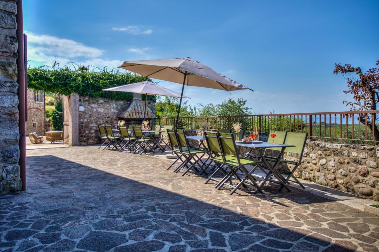 Villa Fontana ...Drei Ferienwohnungen in traumhaften Anwesen mit Seeblick und beheizbaren Pool Pool Bardolino Exterior foto