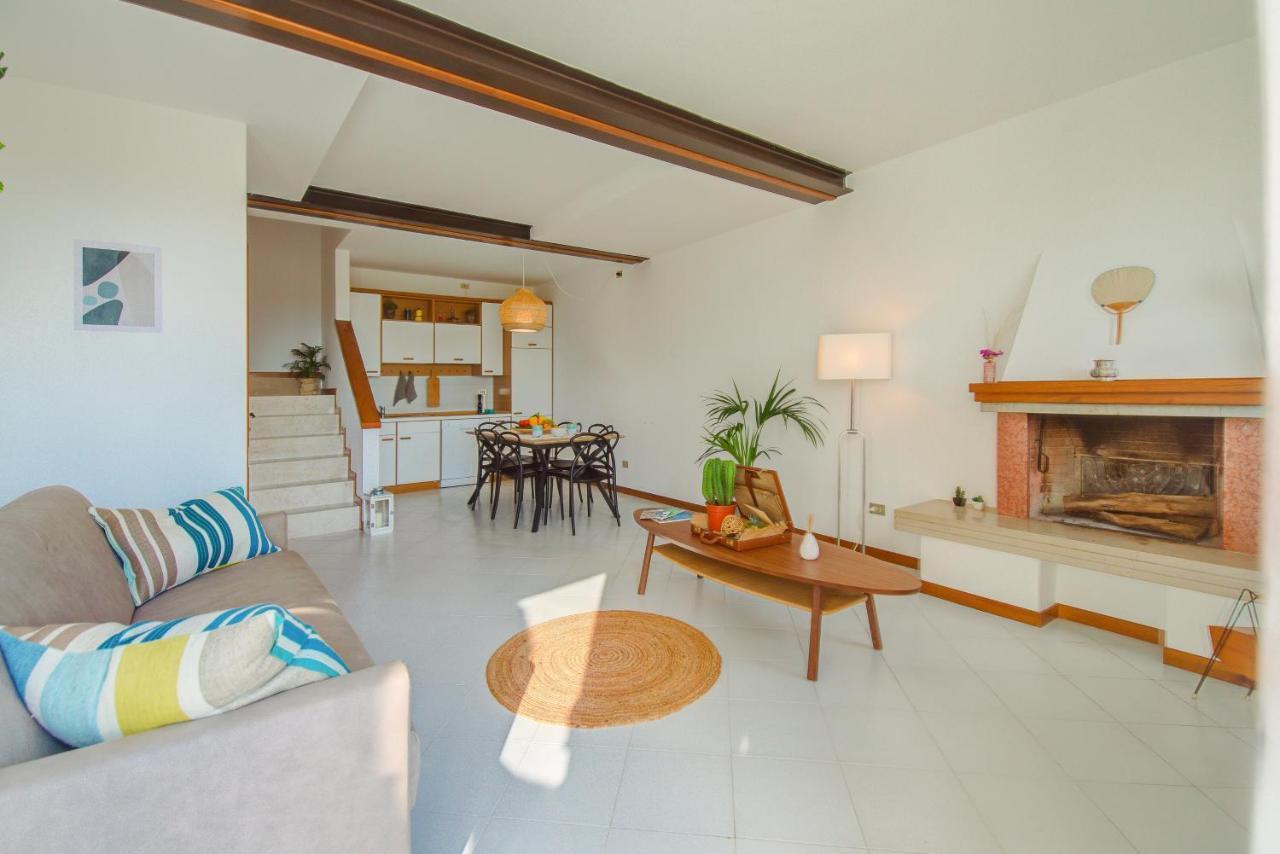 Villa Fontana ...Drei Ferienwohnungen in traumhaften Anwesen mit Seeblick und beheizbaren Pool Pool Bardolino Exterior foto