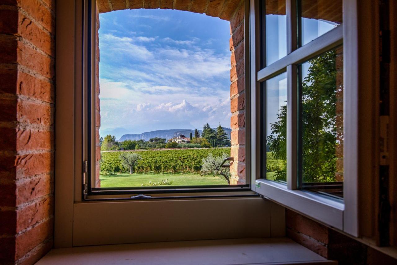 Villa Fontana ...Drei Ferienwohnungen in traumhaften Anwesen mit Seeblick und beheizbaren Pool Pool Bardolino Exterior foto