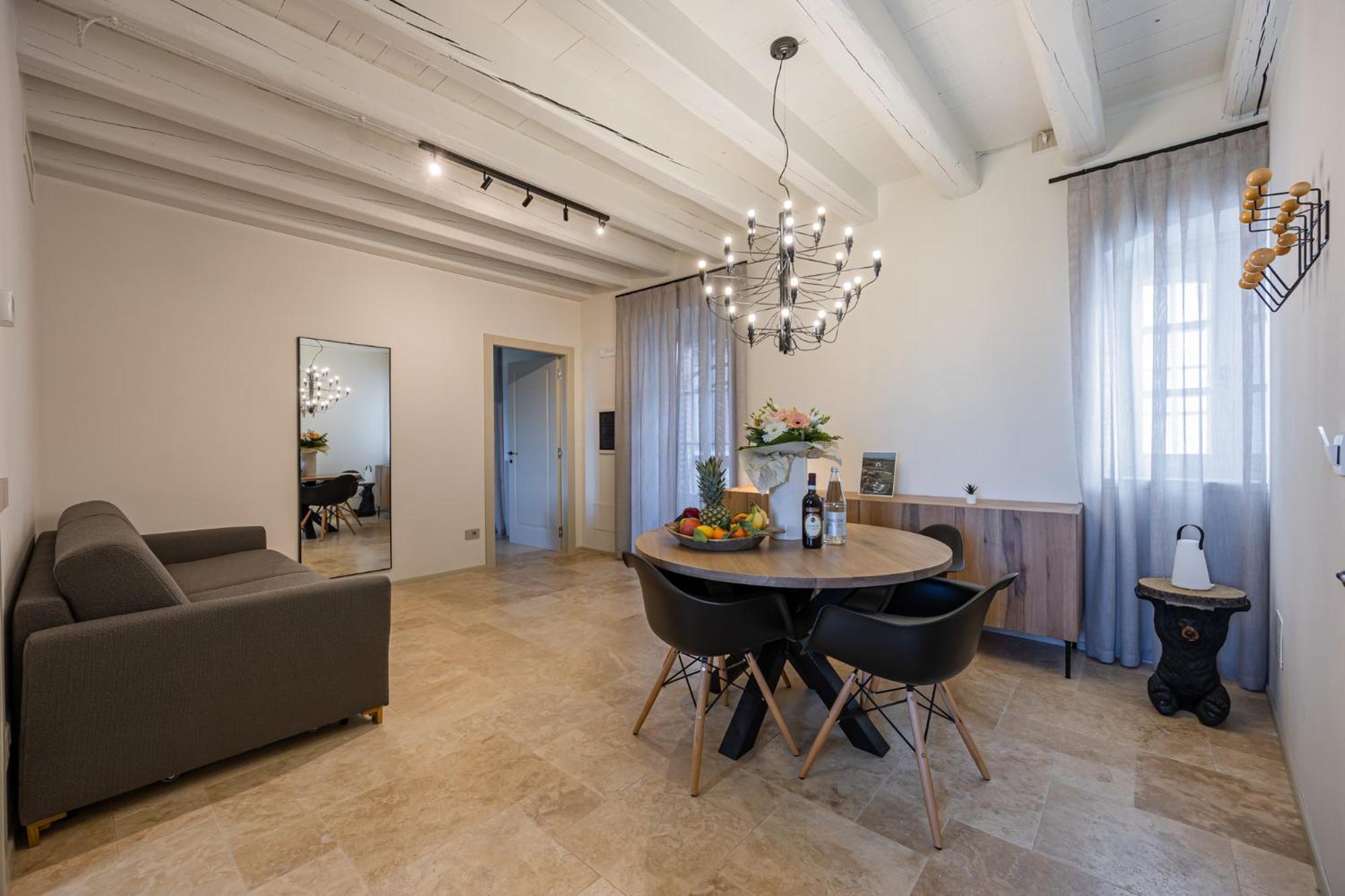 Villa Fontana ...Drei Ferienwohnungen in traumhaften Anwesen mit Seeblick und beheizbaren Pool Pool Bardolino Exterior foto